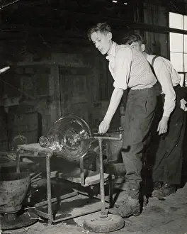 Glassworks: SPINNING GLASS 1930S