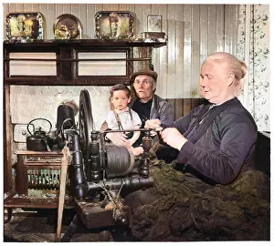 Crofter: SPINNING HARRIS TWEED