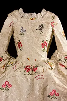 Spitalfields: The Spitalfields mantua, 1750-5