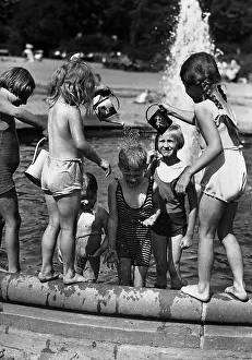 Splash: Splashing children, 1934