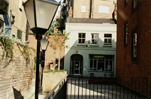 Mews: SPR OFFICE - EXTERIOR