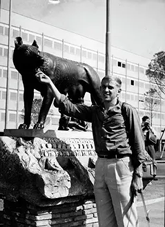 Armin: Sprinter Armin Hary with a statue in London