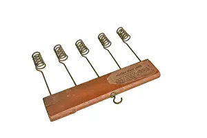 Sprung: Sprung blackboard line drawer