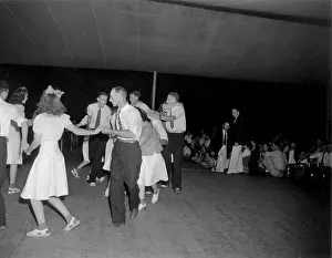 Asheville: Square dance team dancing at the Mountain ?