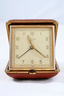 X100550: Square face deco alarm clock, travel clock