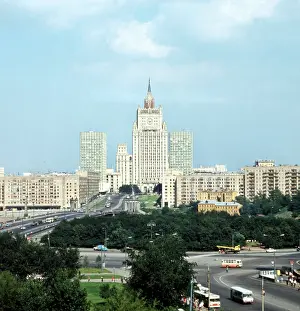 Kiyevsky: Square of Kiyevsky Rail Terminal, 1977
