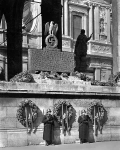 Marshals: SS guards outside Field Marshals Hall, Munich, Germany