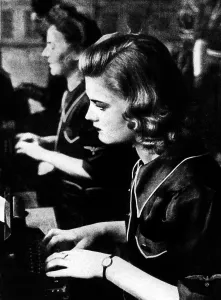 Runes: SS-maidens at work, 1944