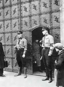 Forcible: SS men in front of Munich Town Hall, 1933