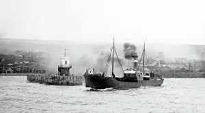 Whitehaven: SS Minnie Hinde cargo ship leaving Whitehaven