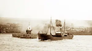 Whitehaven: SS Minnie Hinde cargo ship leaving Whitehaven