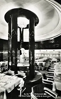 Normandie: SS Normandie, transatlantic cruise liner, dining room