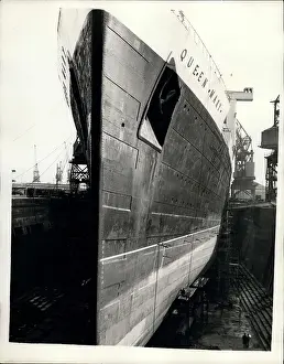 Passages: SS Queen Mary in dock