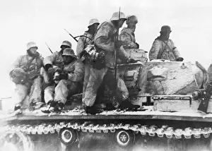 Toropez: SS soldiers during combat on the Eastern front, 1943