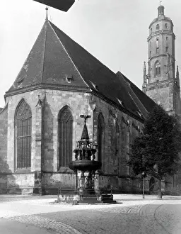 Fountains: St. Georg in Noerdlingen, 1930-1931