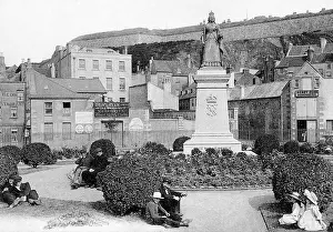 Helier: St Helier, Statue of Queen Victoria