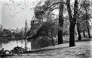 Conveys: St. James's Park, London