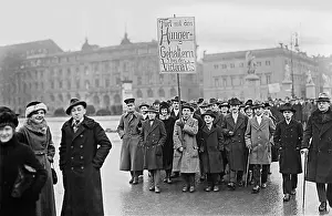 Insurance: Staff demonstration in Berlin, 1920