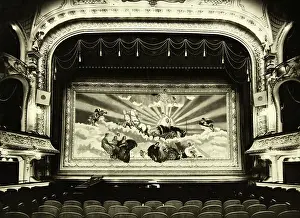 Auditoriums: The stage of the amusement establishment
