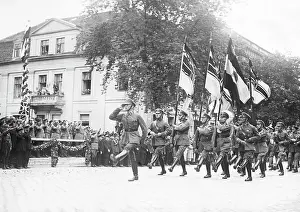 Parallel: Stahlhelm during a a parade, circa 1920s