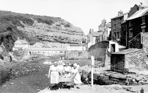 Staithes: Staithes, Fishwives c1960