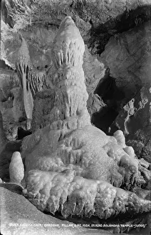 Formations: Stalactite Pillar in Gough's Cave