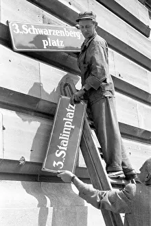 Plazas: Stalinplatz becomes Schwarzenbergplatz