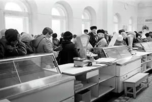 Queue: Empty stalls. Perm region, 1991