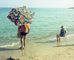Cavaliere: Standing and sitting by the edge of the sea