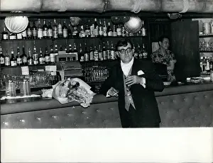 Invitations: Stanley Lowe, conman, drinking alone at London Hilton