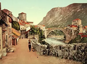 Mostar: Stari most - bridge over the Neretva - in