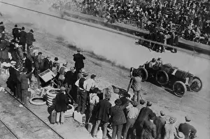 Motorsports: The start of the 1914 Vanderbilt Cup auto