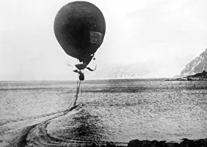 Fraenkel: Start of the balloon Adler of the expedition team with Sal