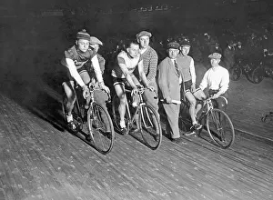 Bikes: Before the start in the Ruettarena, 1928