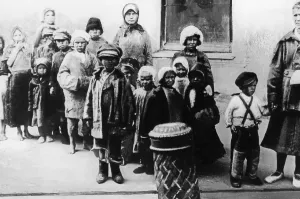 Starving: Starving children, 1921