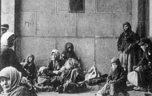Starving: Starving Russians at the station