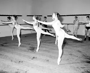 Lomoz: State Conservatory - ballet - ballerinas