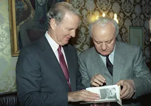 Affaires: US State Secretary James Baker and Soviet minister