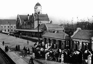 Experts: The station building of Tsinanfu, 1937