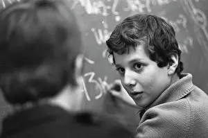 Explains: Station of young technicians