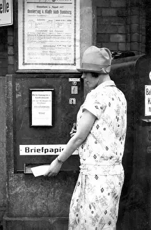 Envelopes: Stationary vending machine in Berlin, 1920