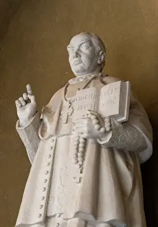 Interes: Statue, Atrium, Santa Maria de Montserrat, Catalonia, Spain