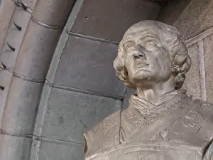 Maine: Statue, Cathedrale Saint-Maurice, Angers, Maine-et-Loire, France