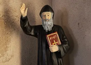 Youssef: Statue, Eglise Saint-Leger, Couhard, Burgundy, France