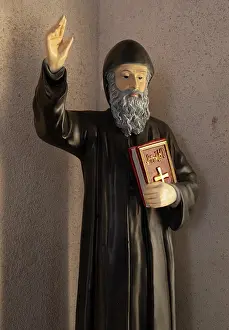 Youssef: Statue, Eglise Saint-Leger, Couhard, Burgundy, France