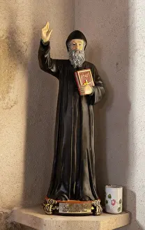 Burgundian: Statue, Eglise Saint-Leger, Couhard, Burgundy, France