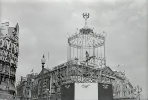 Nigel Sorrell: Statue of Eros, Piccadilly Circus, London