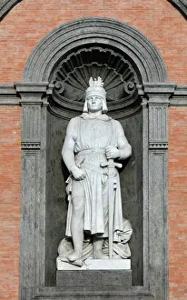 Plebiscito: Statue of Frederick II, Palazzo Reale de Napoli