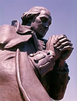 Conflicting: Statue George Washington Prayer