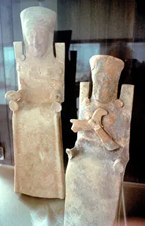 Sanctuaries: Statue of Hera sitting on